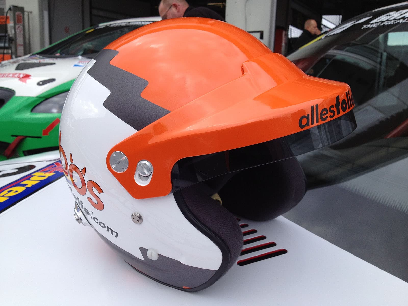 Folierter Helm als Sonderprojekt