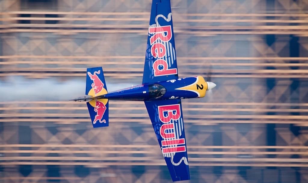 Foliertes Red Bull Air Race Flugzeug